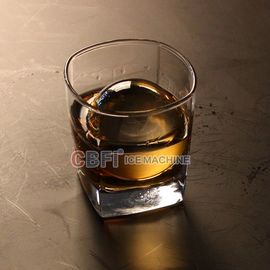 Wysokiej jakości okrągły lody do baru z whisky w 100% przezroczysty